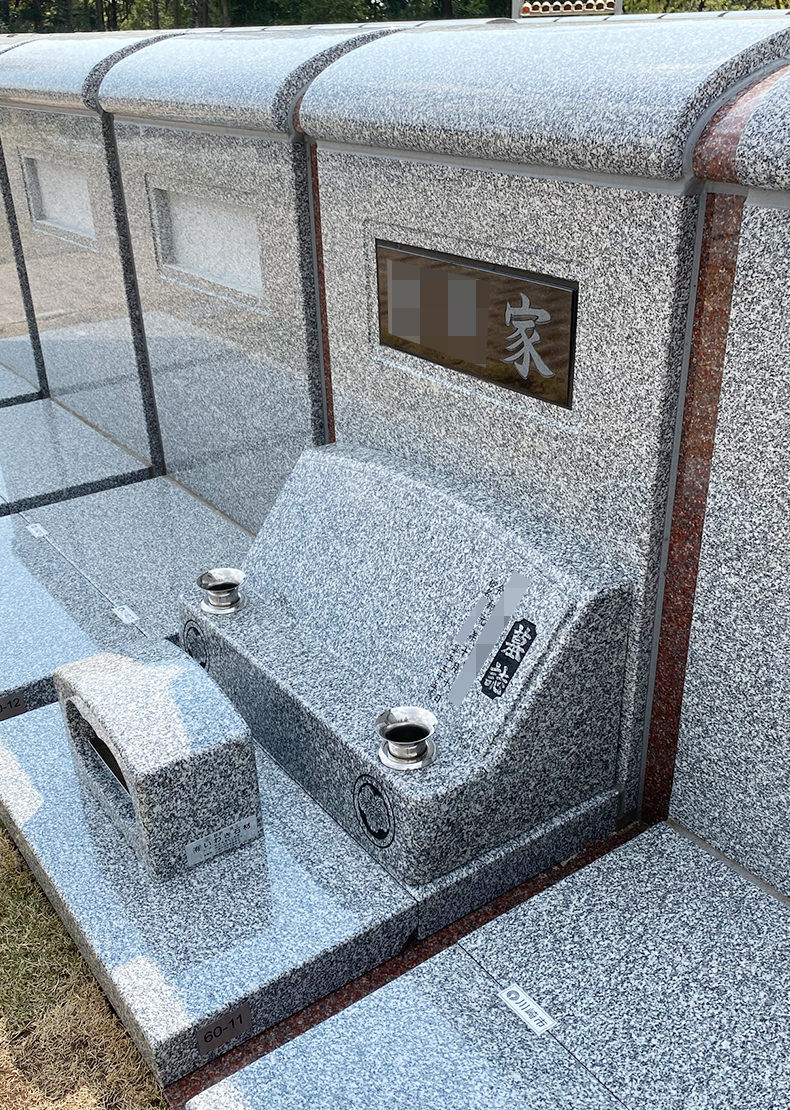 HK320-20-002-壁面型墓地（中国福建省産 青葉石 額だしアーチラウンド型）早野聖地公園