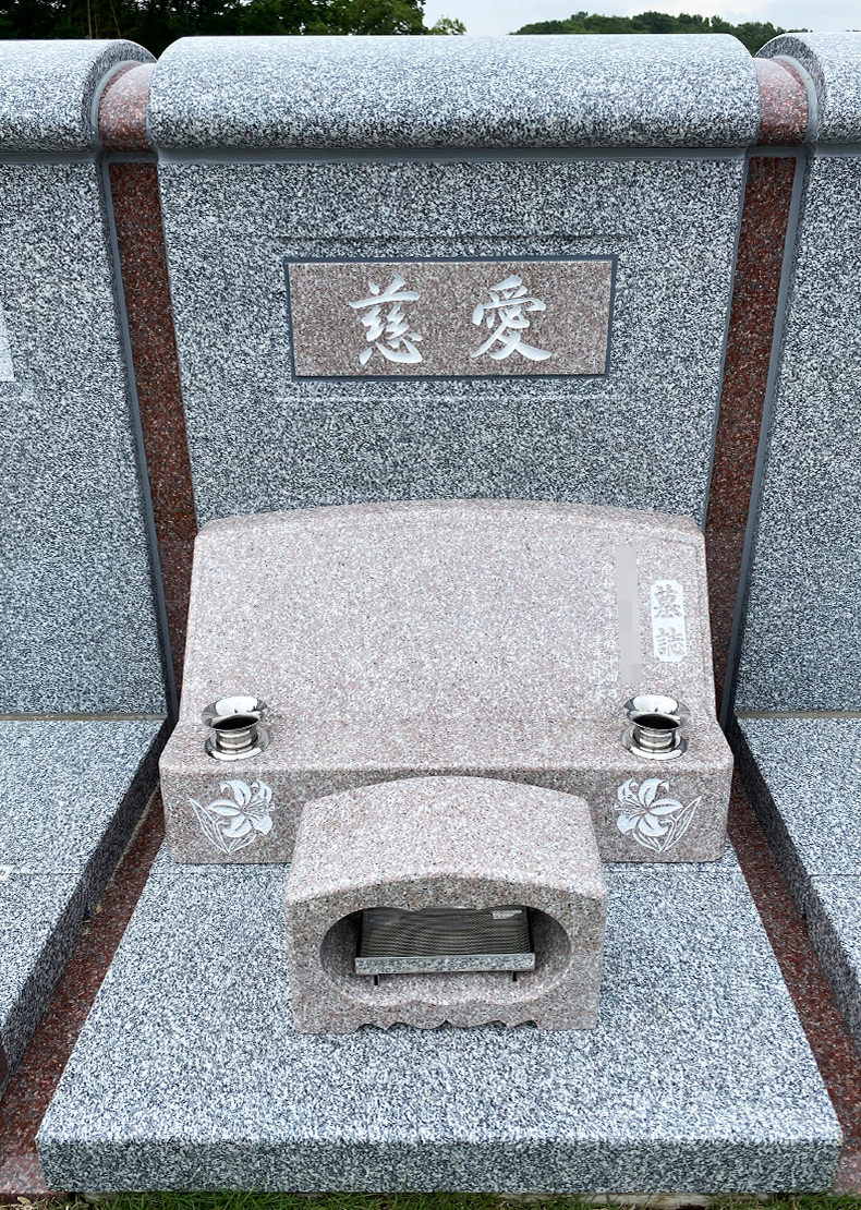 HK320-20-008-壁面型墓地（インド産 新若葉石 額だしアーチラウンド型）早野聖地公園