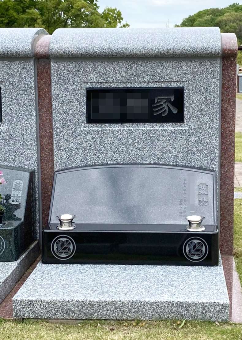 HK320-20-010壁面型墓地（インド産 クンナム石 額だしアーチラウンド型）早野聖地公園