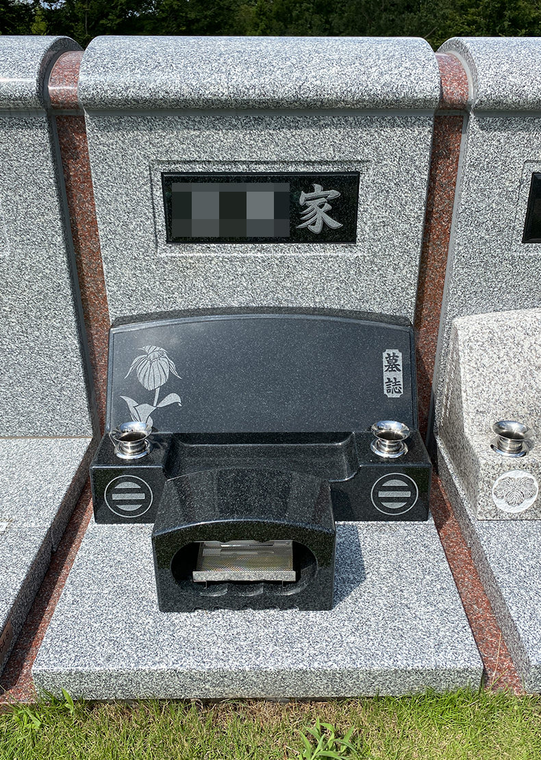 HK320-20-012-壁面型墓地（インド産 インド山崎石 額だしアーチラウンド型）早野聖地公園