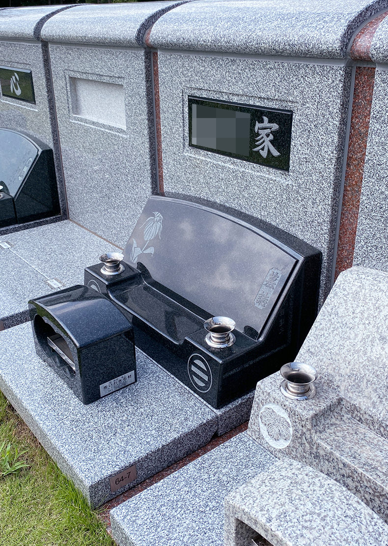 HK320-20-012-壁面型墓地（インド産 インド山崎石 額だしアーチラウンド型）早野聖地公園