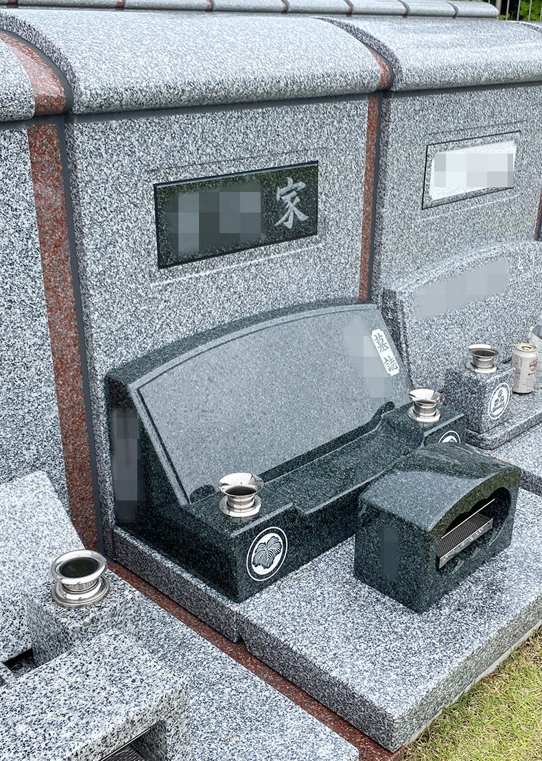 HK320-22-003-壁面型墓地（インド産 新若葉石 額だしアーチラウンド型）