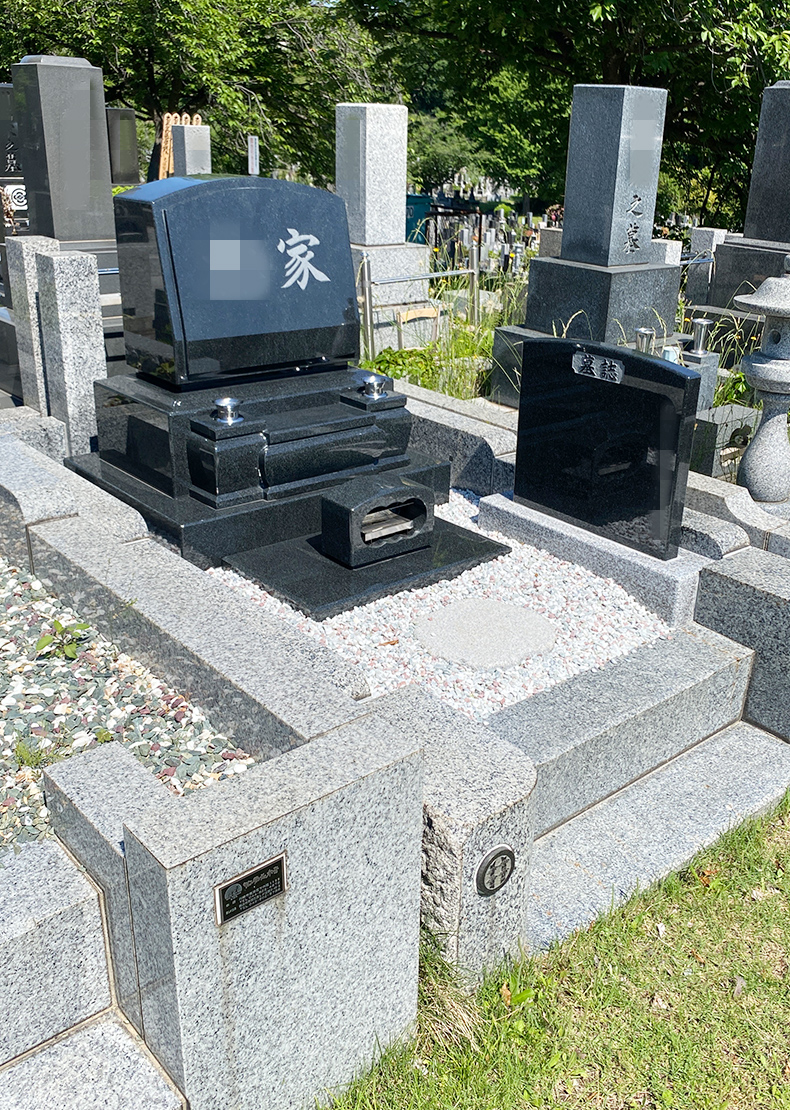 T22-009-02_一般普通型墓地（インド産山崎石　洋型3段高級型）
