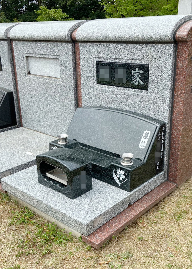 HK320-23-001-02_壁面型墓地（インド産 新若葉石 額出しアーチラウンド型）