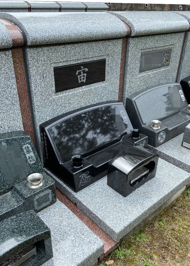 HK320-23-002-02_壁面型墓地（インド産 クンナム石 額出しアーチラウンド型）