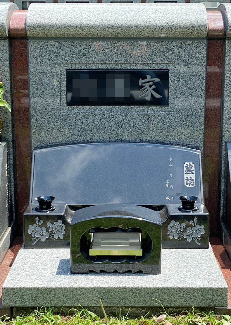 HK300-22-002-01_壁面型墓地（インド産 クンナム石 額出しアーチラウンド型）
