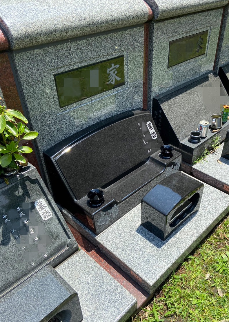 HK300-22-002-03_壁面型墓地（インド産 クンナム石 額出しアーチラウンド型）
