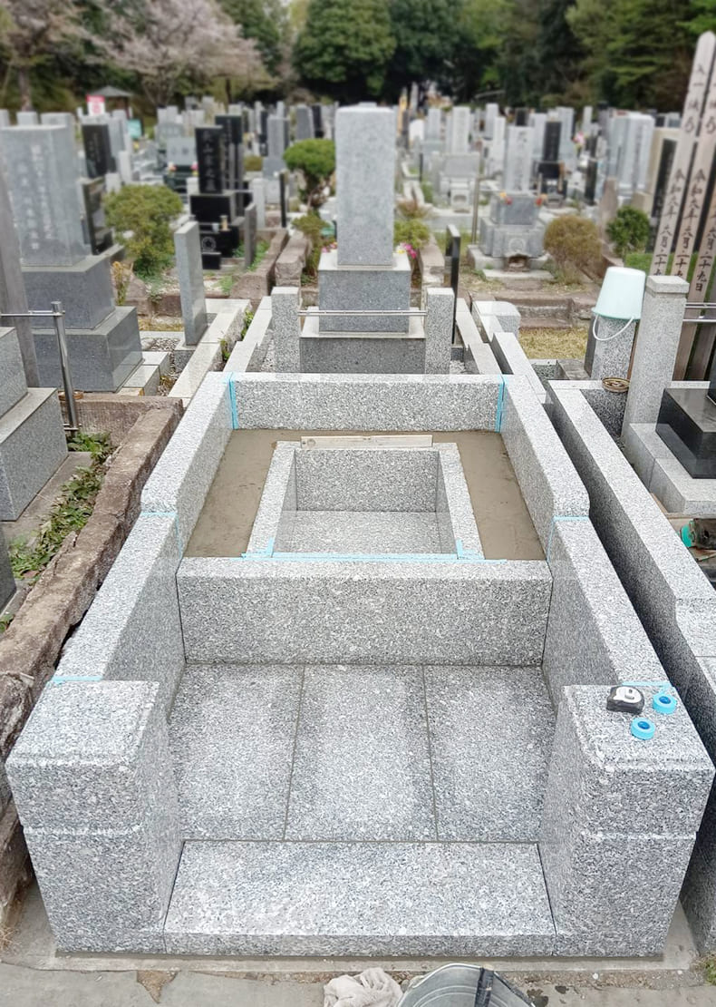 草止めコンクリートを打設します