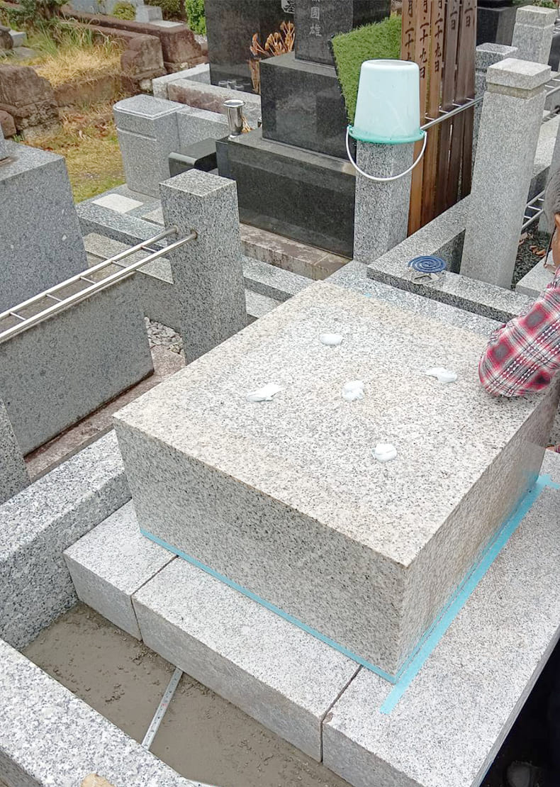 芝台に中台を据え付けます