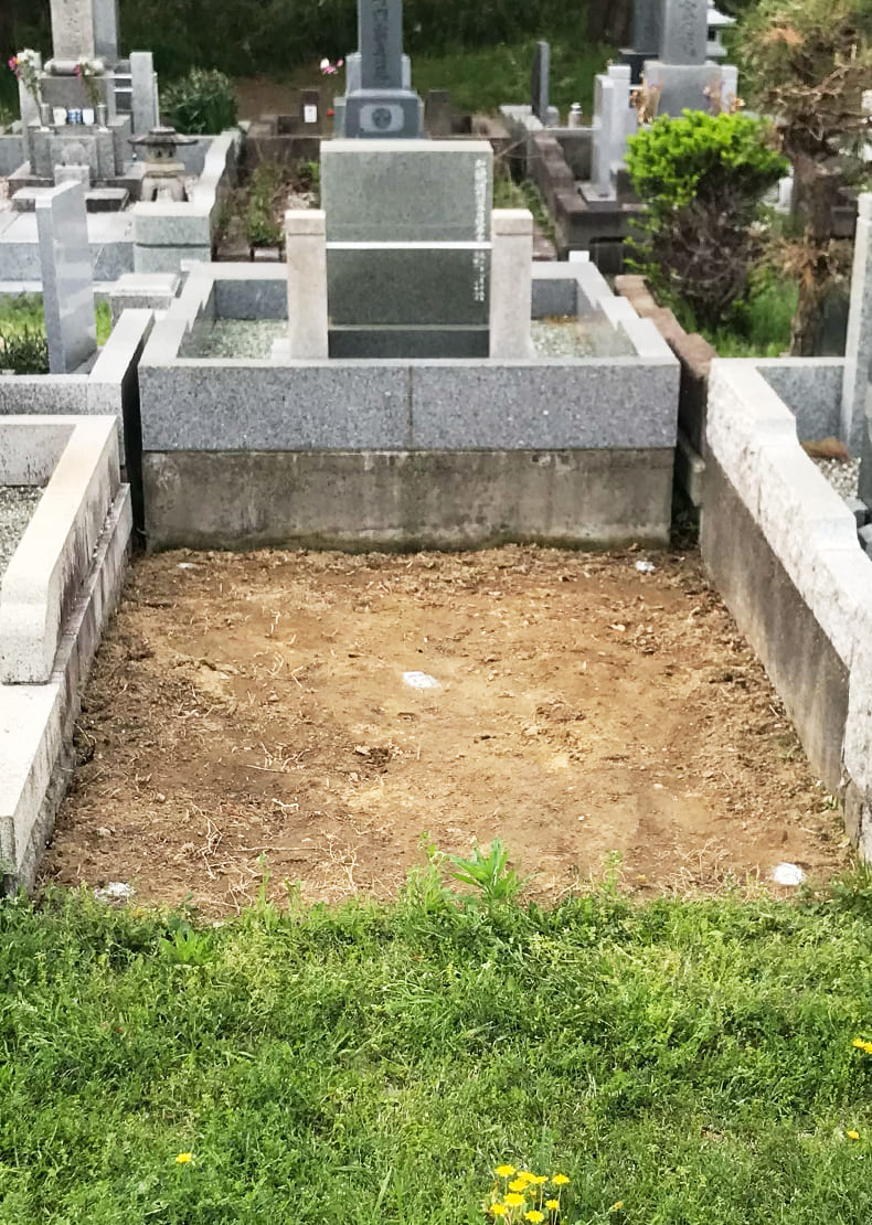 いわき石材では、建立の前にお清めを行っています。