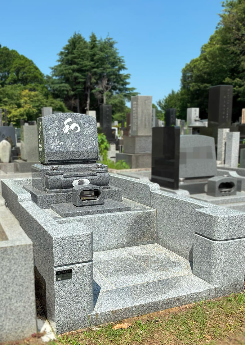 外柵の上段、下段とも石張りにしています