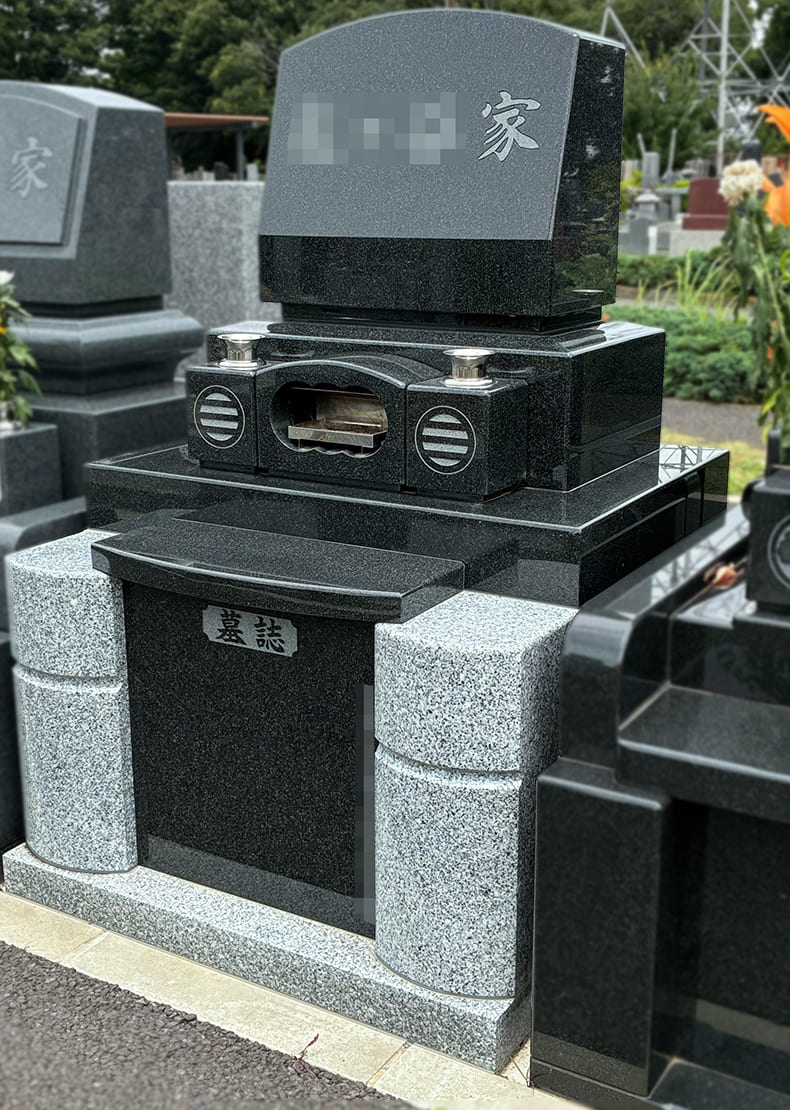 墓誌も墓石と併せてインド産山崎石で設えています。