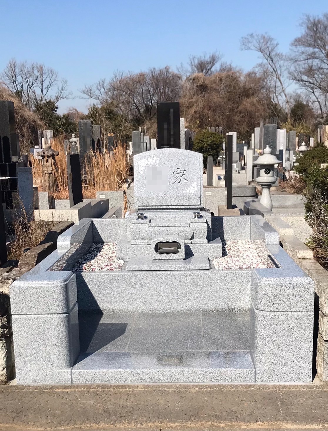 緑ヶ丘霊園に6㎡の洋型墓所を建之いたしました。