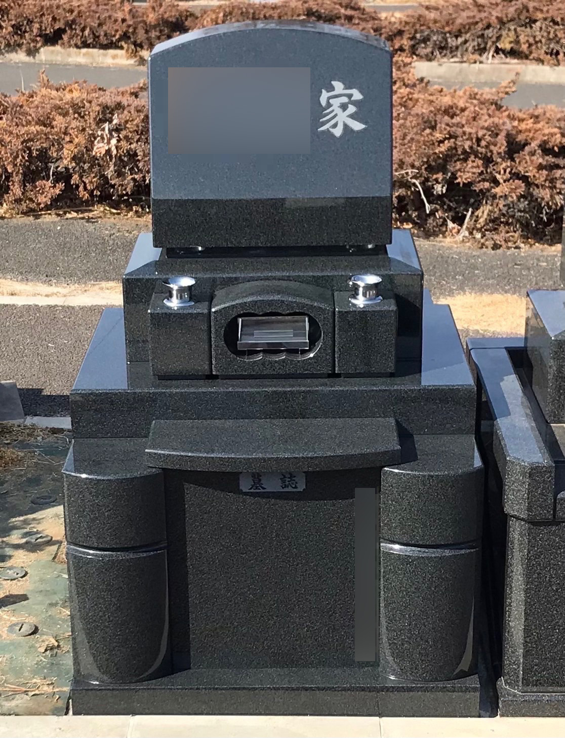 緑ヶ丘霊園に1㎡の洋型墓所を建之いたしました。