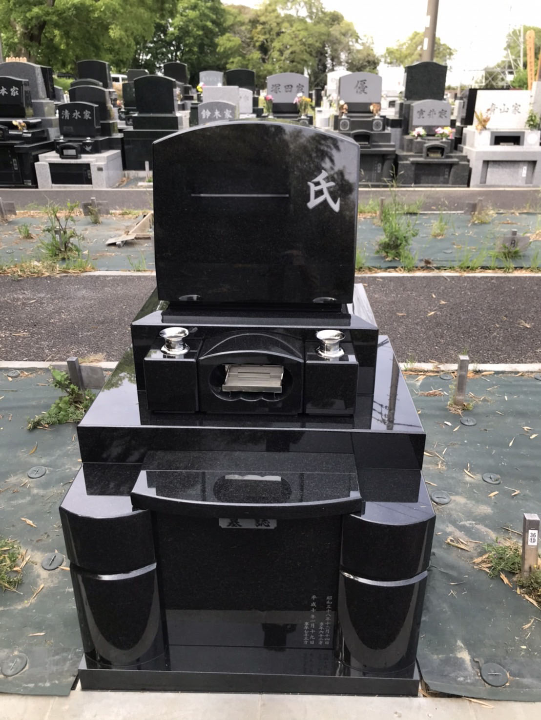 緑ヶ丘霊園に1㎡の洋型墓所を建之いたしました。