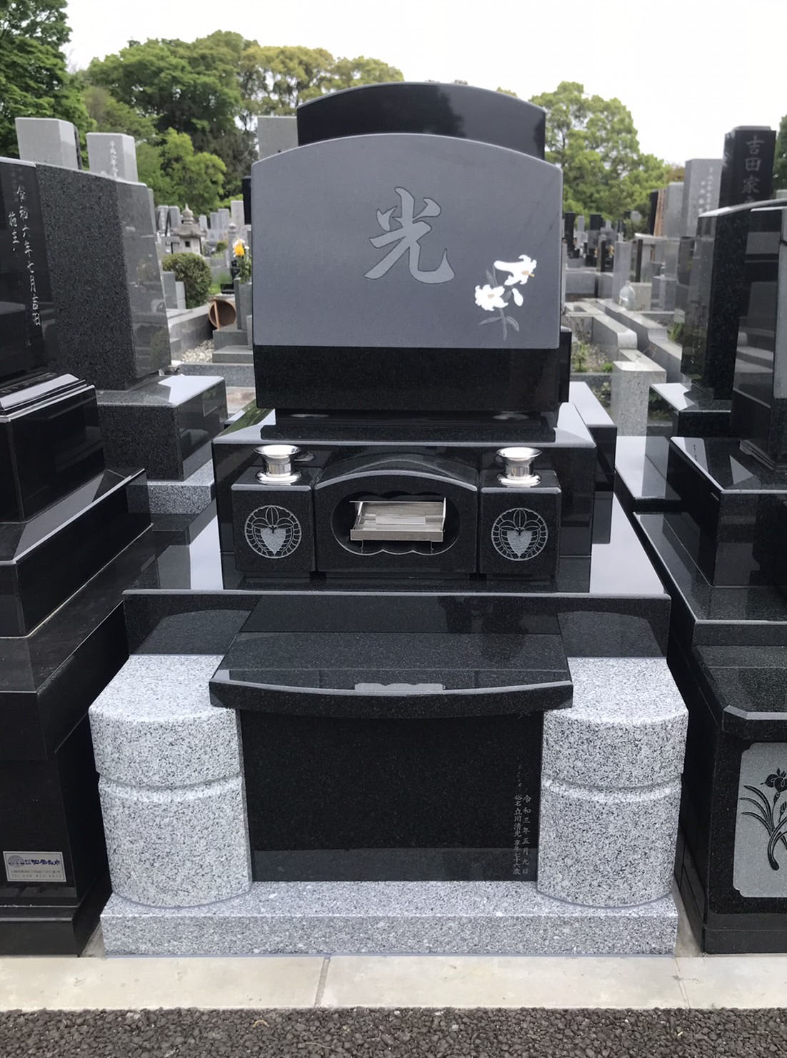 緑ヶ丘霊園に1㎡の洋型墓所を建之いたしました。