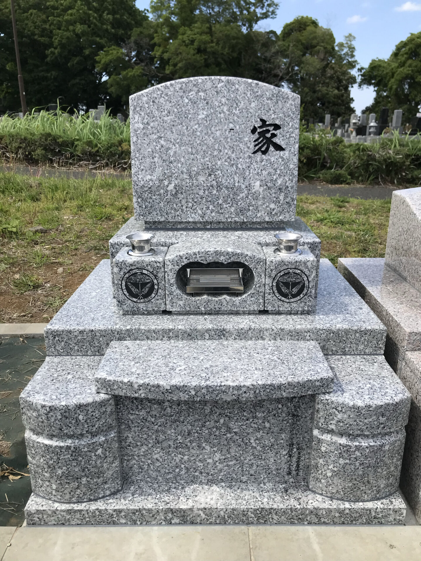 緑ヶ丘霊園に1㎡の洋型墓所を建之いたしました。