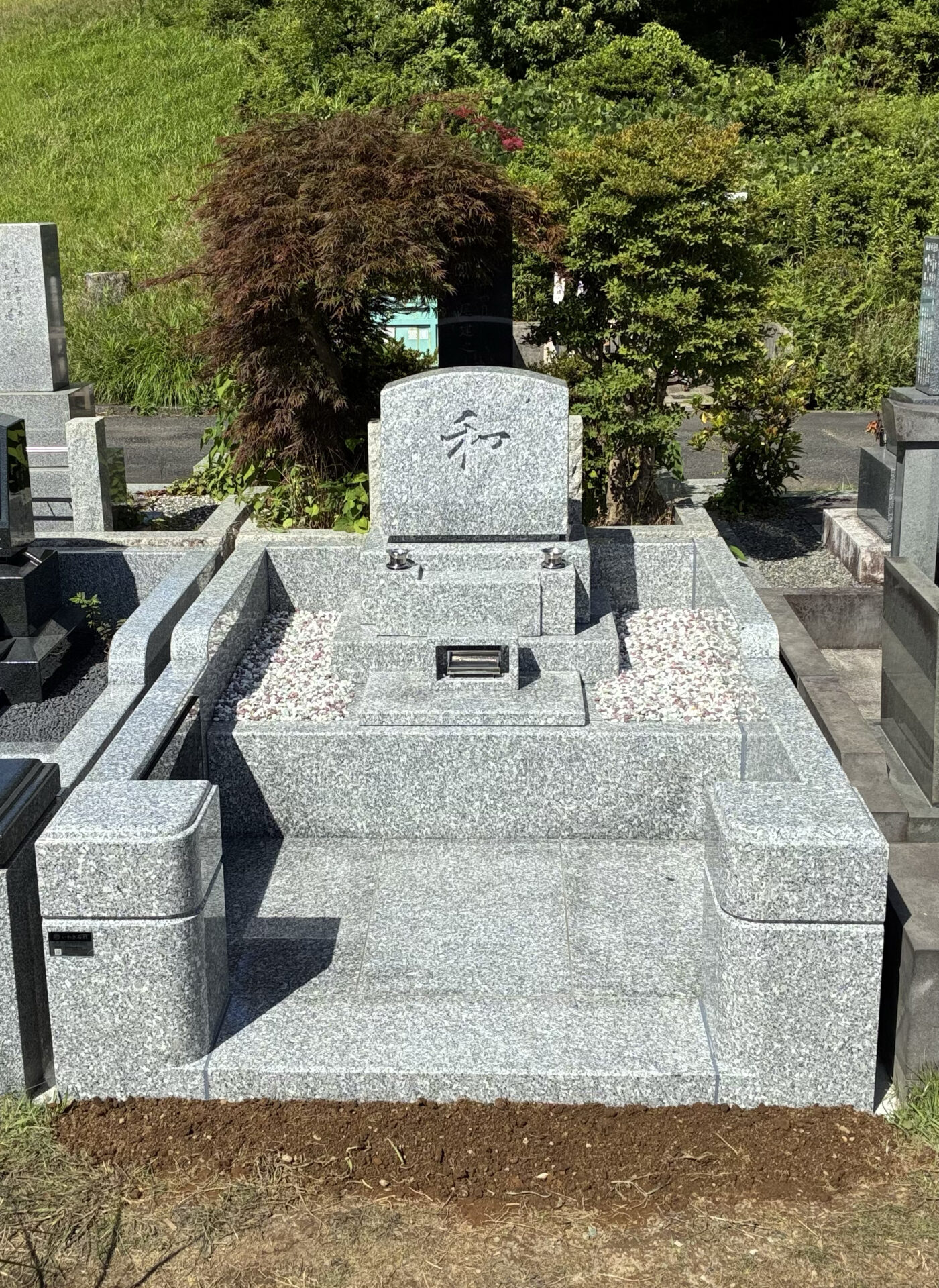 緑ヶ丘霊園6㎡の墓所にフルリフォーム工事をいたしました。